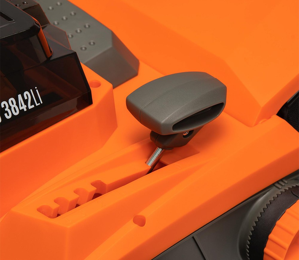 Scarificator și aerator cu acumulator DAEWOO DSC 3842Li Solo (2×21V, fără acumulatori, Motor Brushless, 38 cm, Coș 55L) [9]