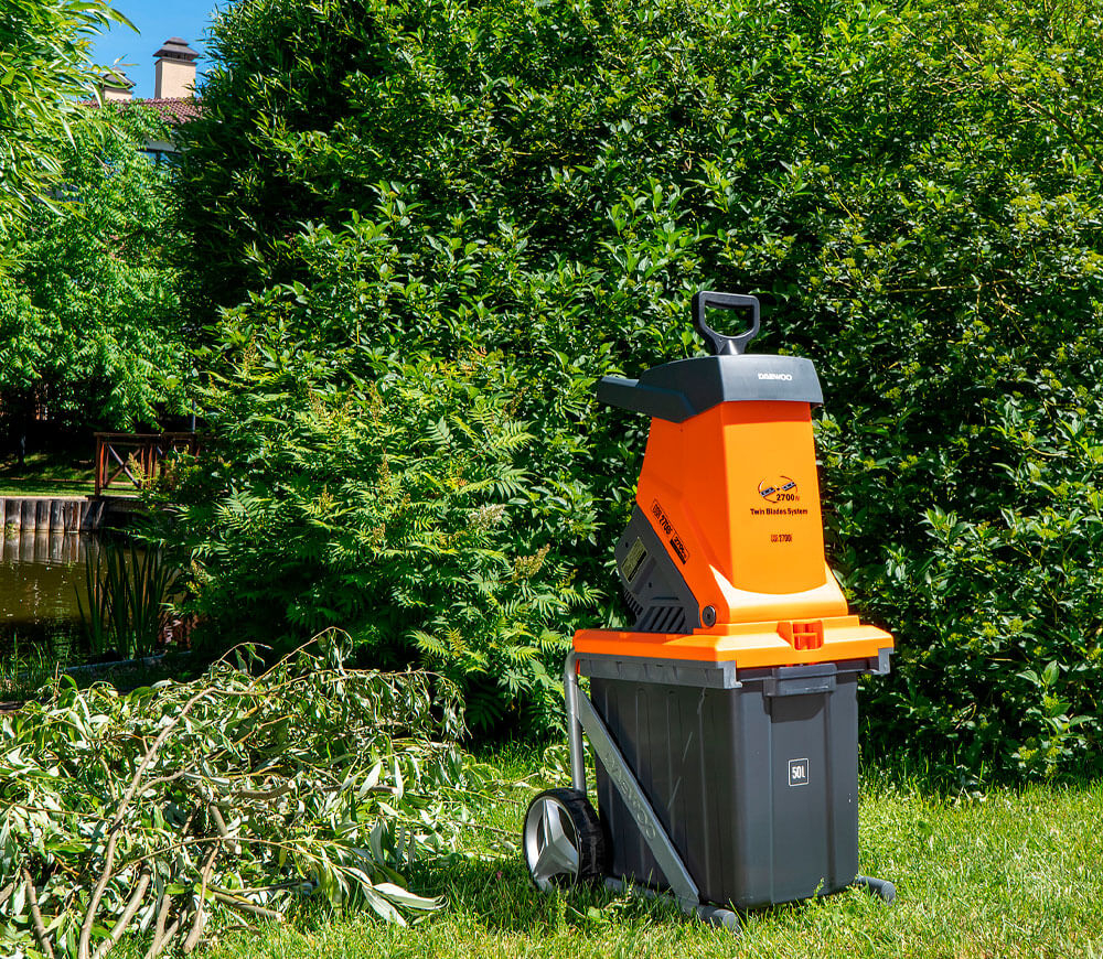 Tocător de crengi electric DAEWOO DSR 2700E (2500W, Mecanism cu 2 cuțite, Max 40 mm, Coș 50L) [4]