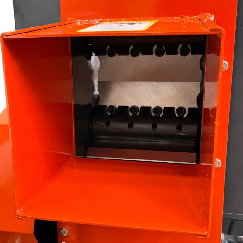 Tocător de crengi pe benzină Kronava KV-80BD – Pornire la cheie – Motor LONCIN 7.5 CP – Diametru maxim 80 mm – Putere și Mobilitate Totală [8]