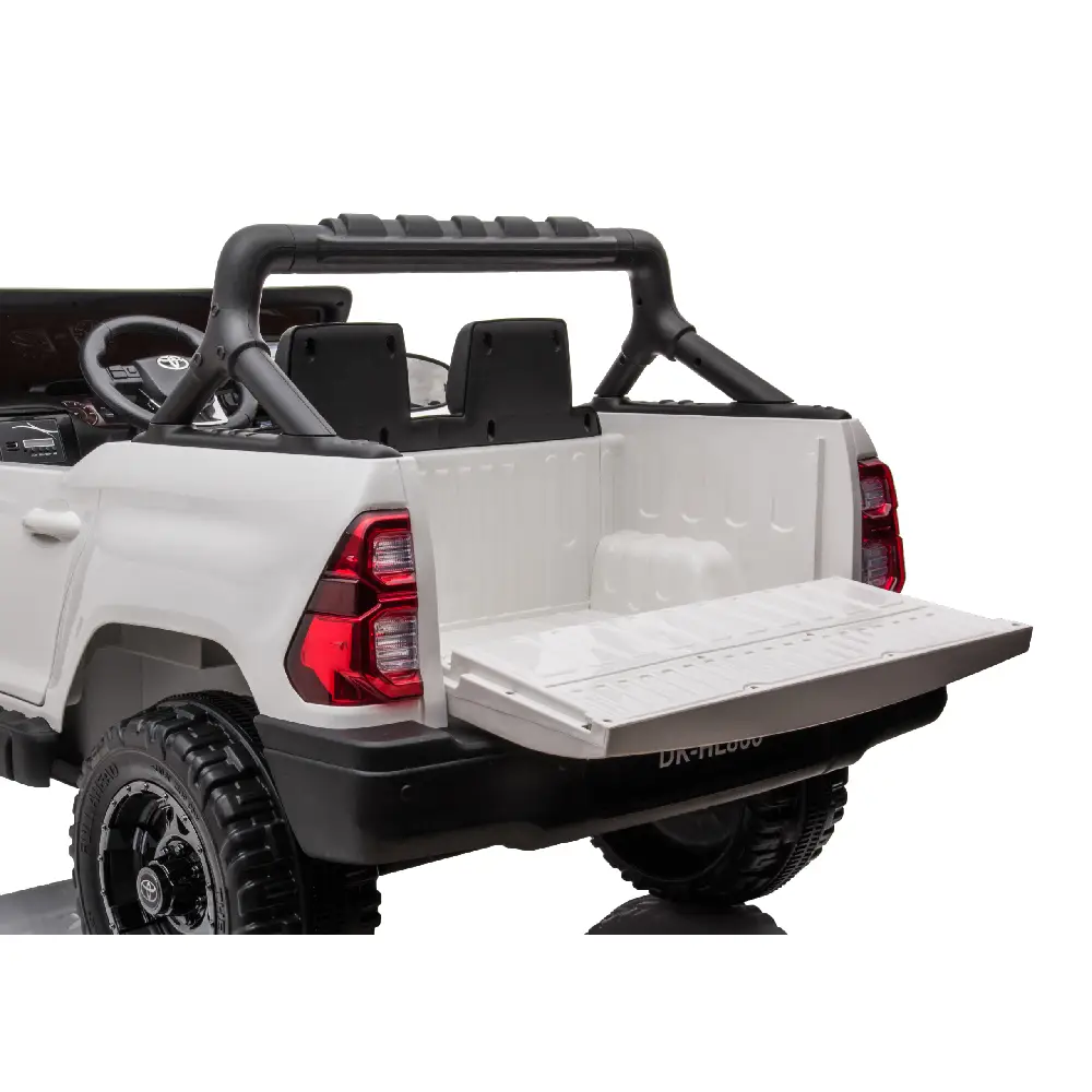 Toyota Hilux (белая) [3]