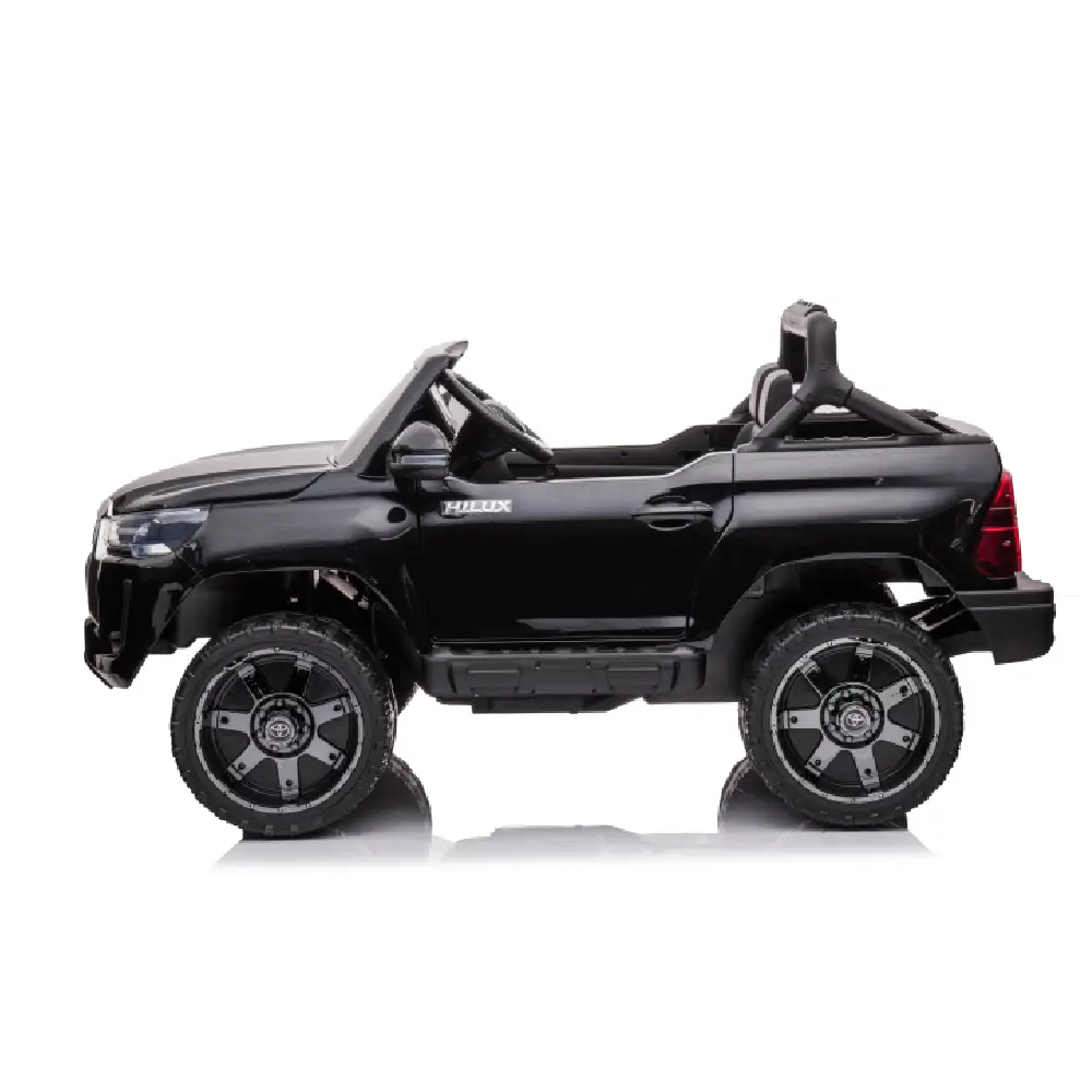 Toyota Hilux (чёрный) [3]