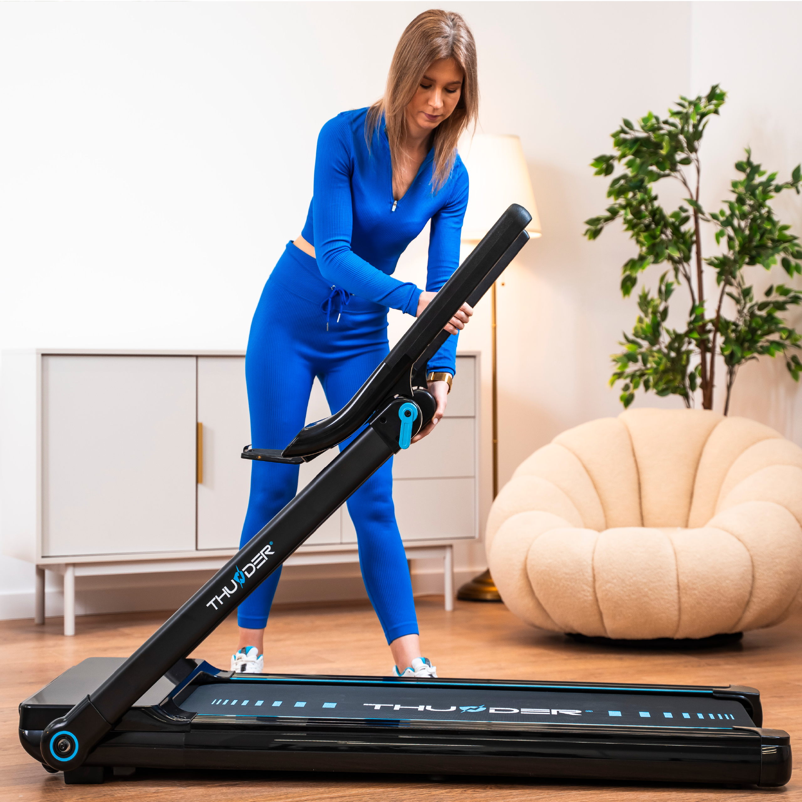 Электрическая беговая дорожка THUNDER ULTRA-BLACK New – мощность и надежность для тренировок дома [4]