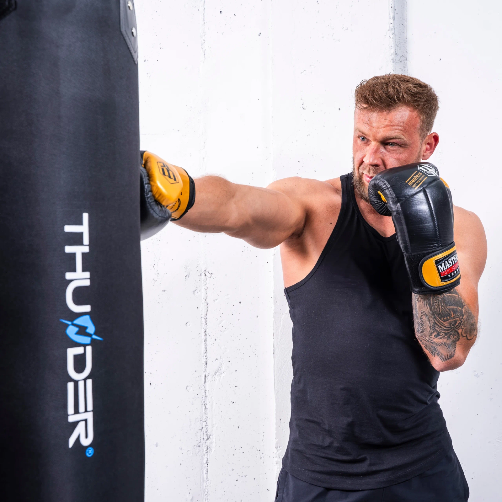 Aparat de exerciții THUNDER PUNCH – Multifuncțional 3-în-1 cu sac de box integrat pentru antrenamente complete acasă! [2]