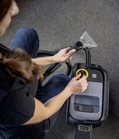 Aspirator cu spălare prin injecție-extracție profesional pe acumulator Kärcher Puzzi 2/1 Bp (36 V, 1.7/2.9 L, 16 kPa, Duză tapițerie, Antracit) [3]