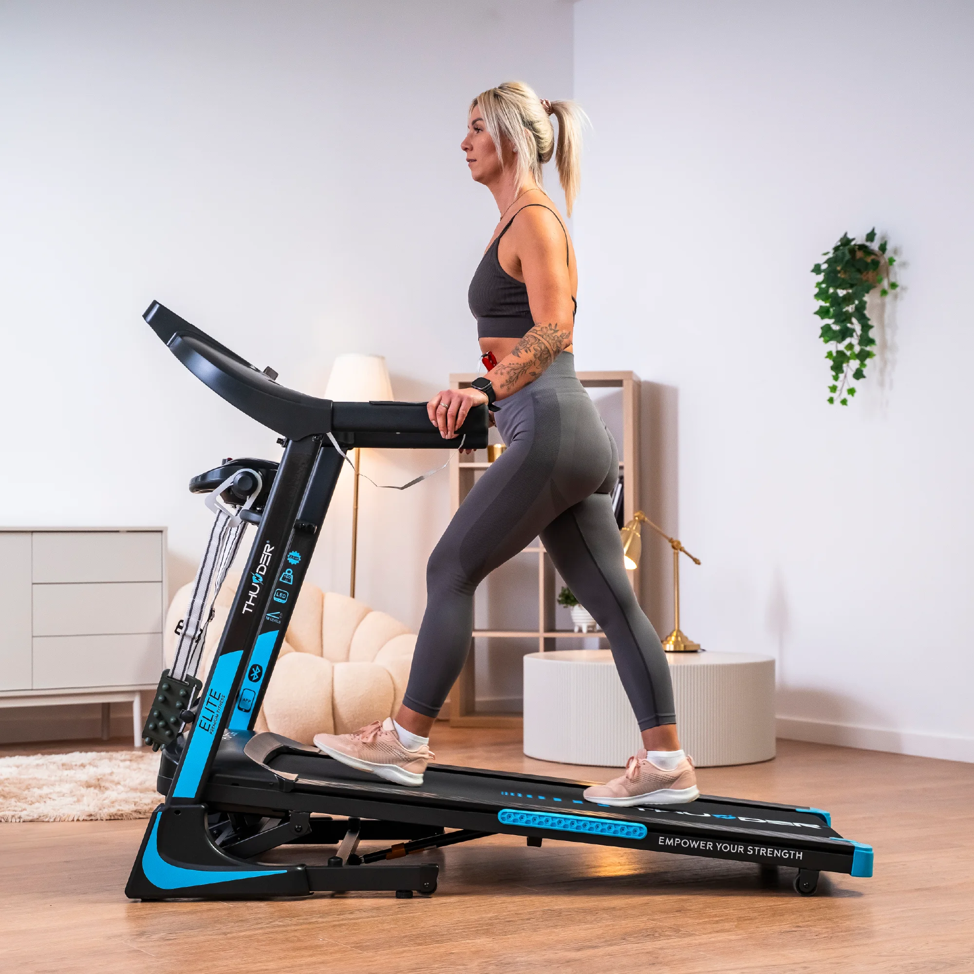 Banda de alergare electrică THUNDER ELITE-DS-BLACK – Performanță profesională și antrenamente intense acasă! [1]