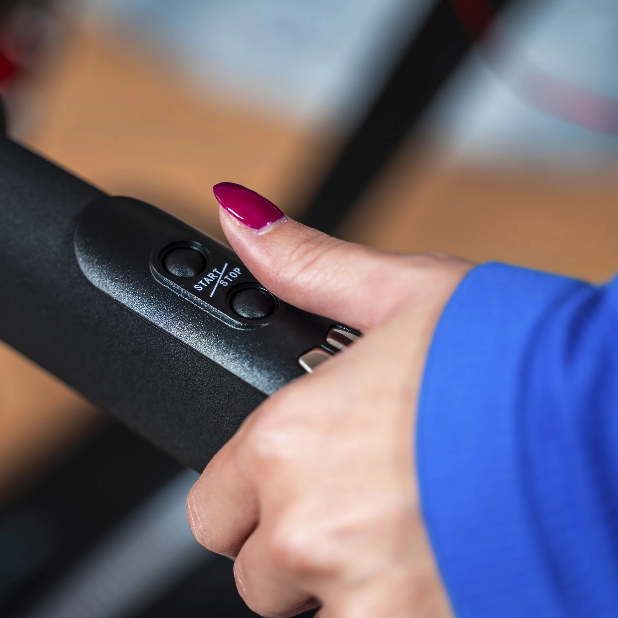 Bandă de alergare electrică THUNDER ICON-D-BLACK – Puternică și inteligentă pentru antrenamente cardio acasă! [4]