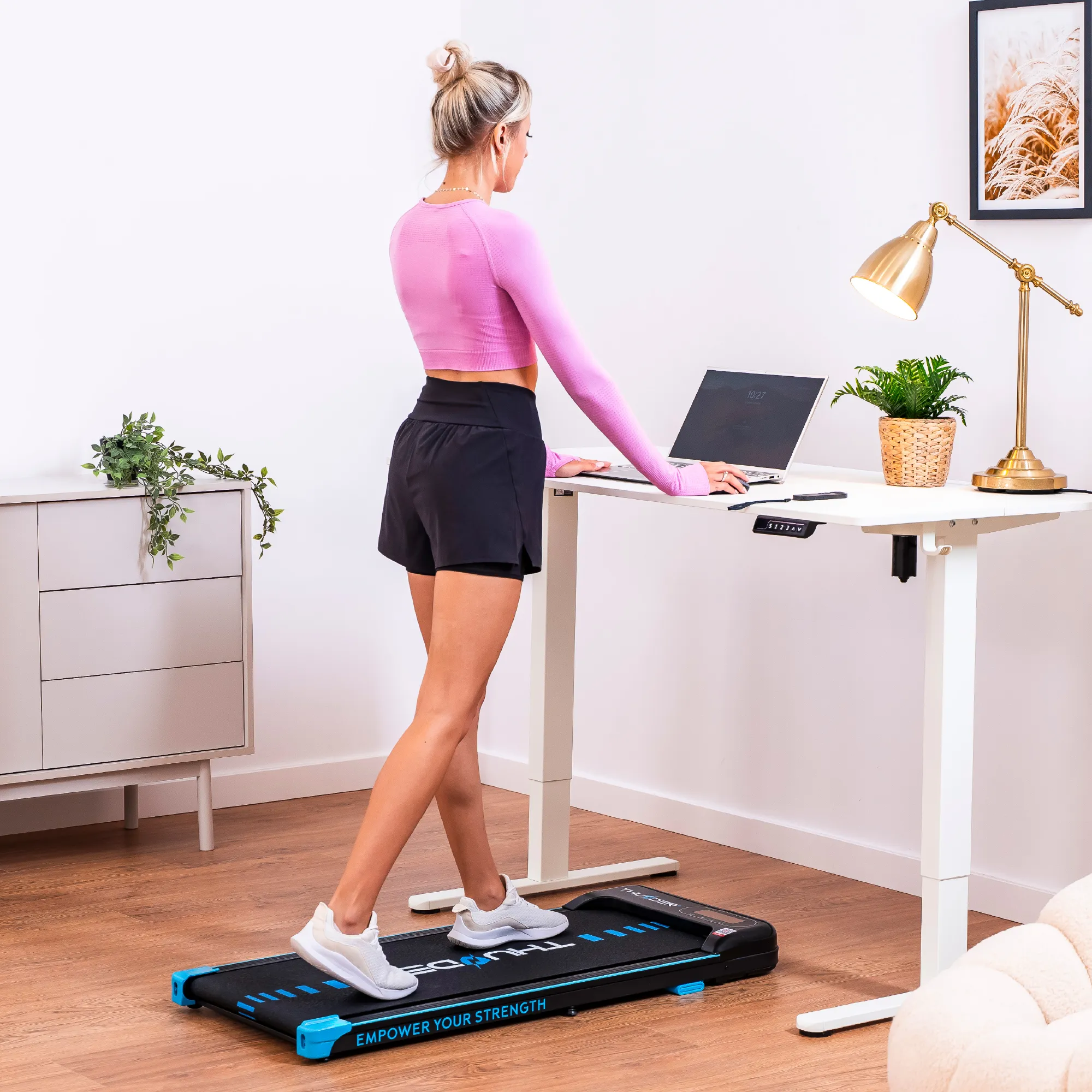 Беговая дорожка электрическая THUNDER®️ KINDI-BLACK – компактный, функциональный и стильный тренажёр [1]