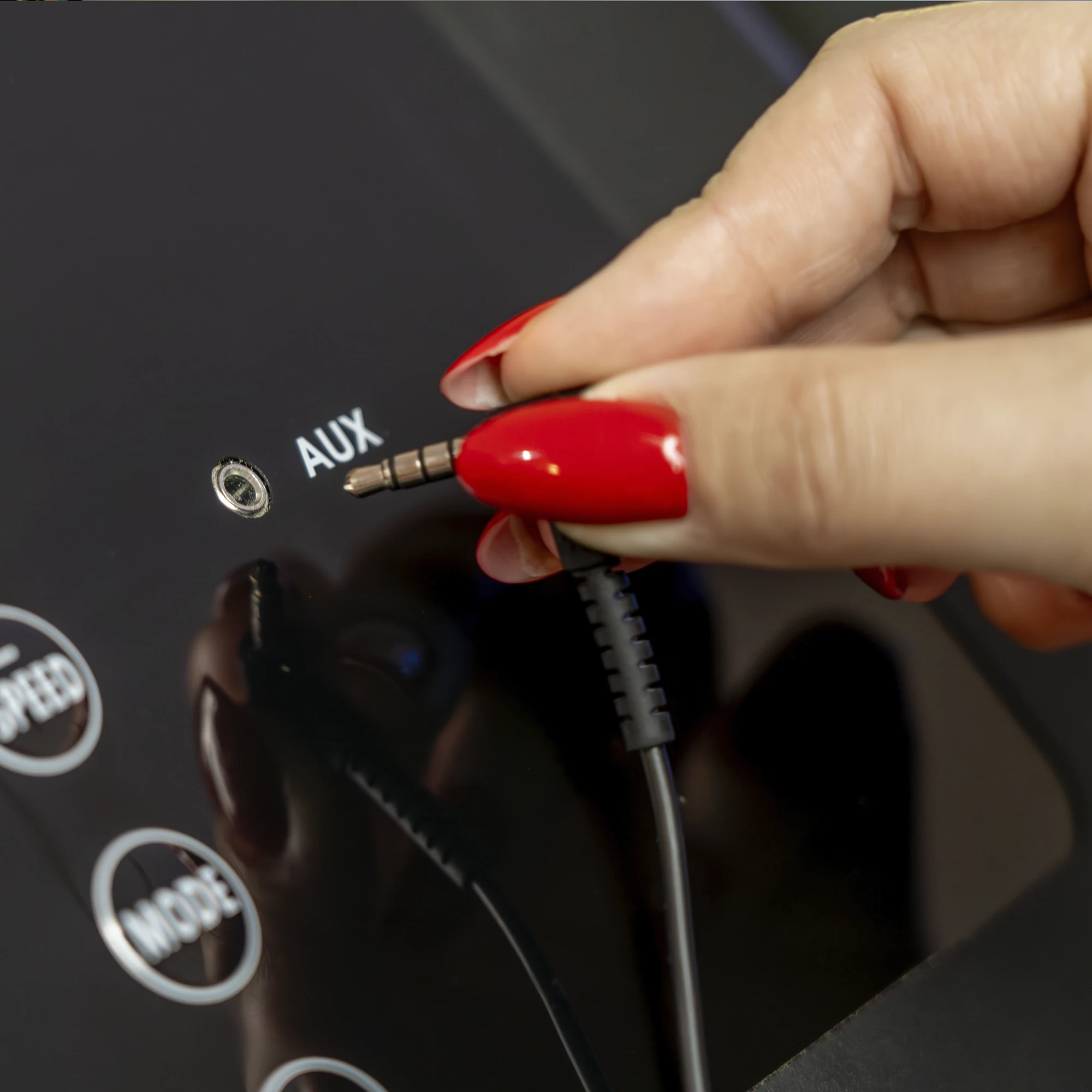 Bandă de alergare electrică Thunder REVO-BLACK – Antrenamente profesionale compacte și conectate acasă! [4]