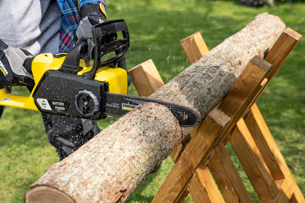 Drujbă cu acumulator Kronava CNS 36-35 Battery – 35 cm lamă, viteză lanț 21 m/s, motor brushless, fără fir – Putere și autonomie pentru tăiere ușoară și sigură! [1]