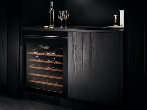 Frigider pentru Vinuri Electrolux EWUS052B5B [2]
