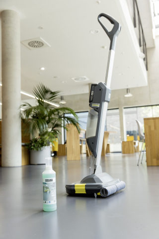 Mașină de spălat/frecat pardoseli Kärcher BR 30/1 C Bp Pack 18/25 (18 V, 2.5 Ah, Lățime 30 cm, 200 m²/h, Antracit) [7]
