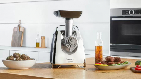 Meat Mincer Bosch MFW67440Putere:  700 WMaterialul carcasei:  Plastic Capacitatea de mărunșire :  3,5 kg/mFuncție revers:  ДаAccesoriu pentru cârnați:  Да [1]