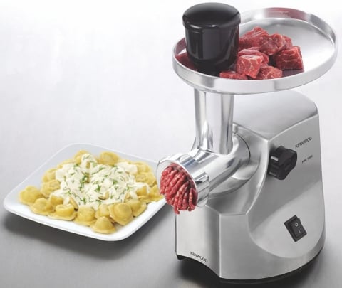 Meat Mincer Kenwood MG 516Putere:  1600 WMaterialul carcasei:  Aluminiu Capacitatea de mărunșire :  2 kg/mFuncție revers:  ДаProtecție la suprasarcină:  ДаAccesoriu pentru cârnați:  Да [3]