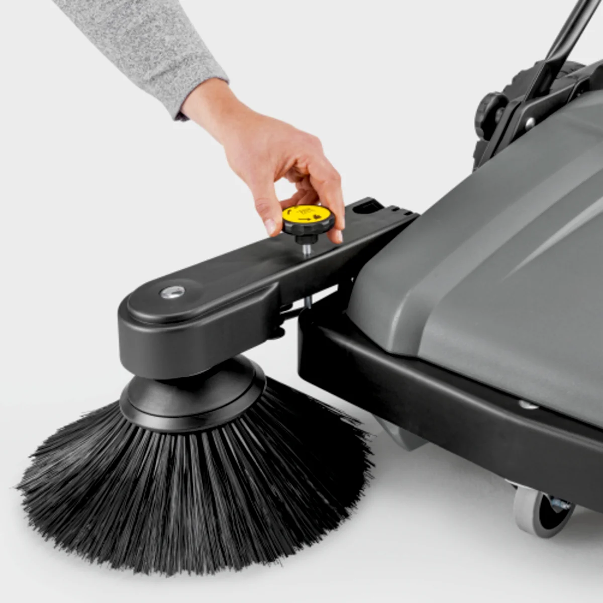 Măturătoare manuală Kärcher KM 70/15 C Classic (480-700 mm, Rezervor 32L, 2800 m²/h) [6]