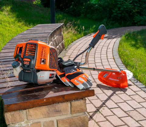 Motocoasă pe benzină DAEWOO DABC 520 (Motor 2 timpi, 51,8 cm³, 1,9 CP, Fir 42 cm, Disc 255 mm cu 40 dinți) [10]