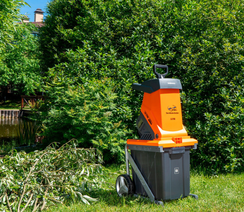 Tocător de crengi electric DAEWOO DSR 2700E (2500W, Mecanism cu 2 cuțite, Max 40 mm, Coș 50L) [3]
