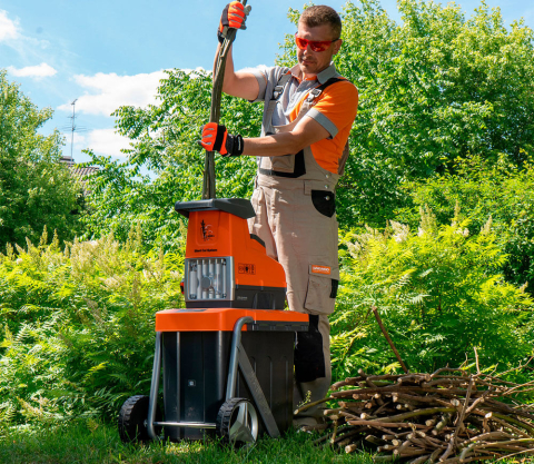 Tocător de crengi electric DAEWOO DSR 3000E (2800W, Freză cu role, Max 45 mm, Coș 60L) [1]