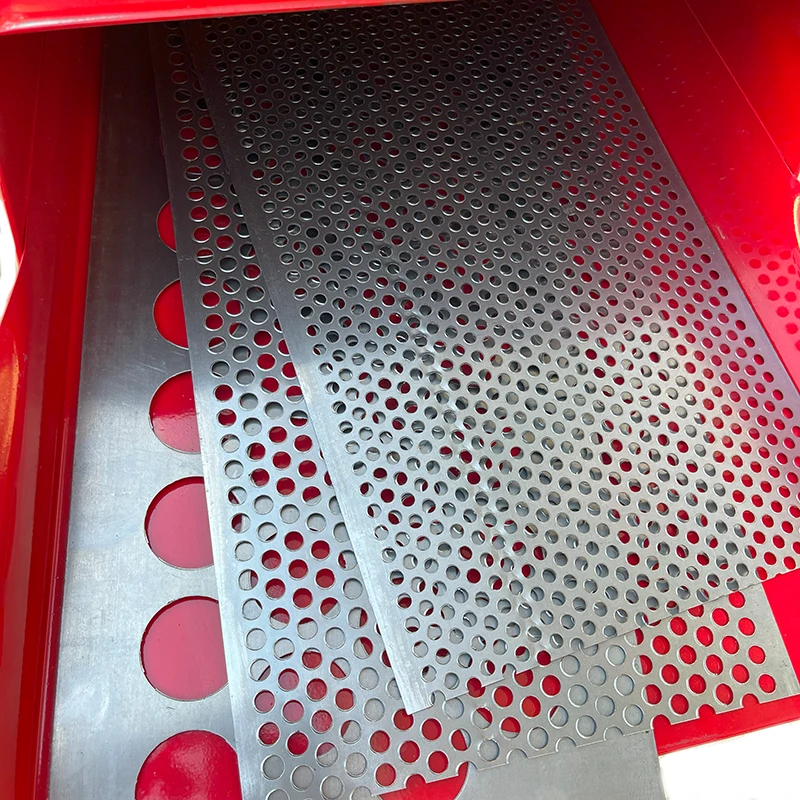 Tocător de furaje și cereale Demetra DM-400-24BD – putere, eficiență și productivitate maximă în fermă [11]