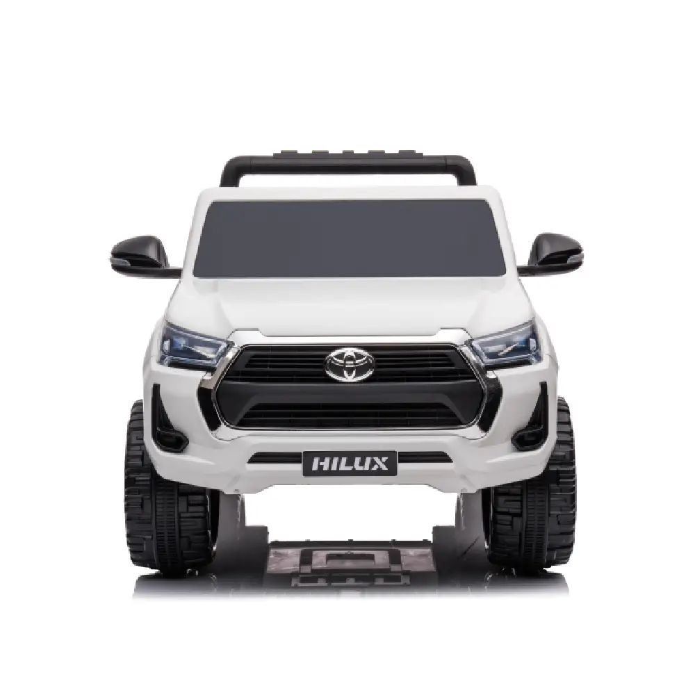 Toyota Hilux (белая) [1]