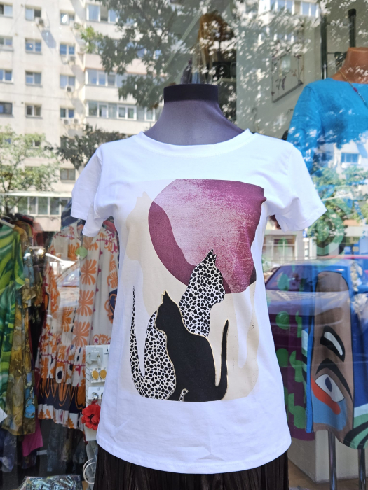 Tricou alb minimal cats mov [1]
