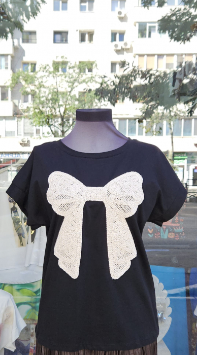 Tricou negru broderie funda [1]