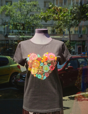 TRICOURI - Tricou negru Flower Heart
