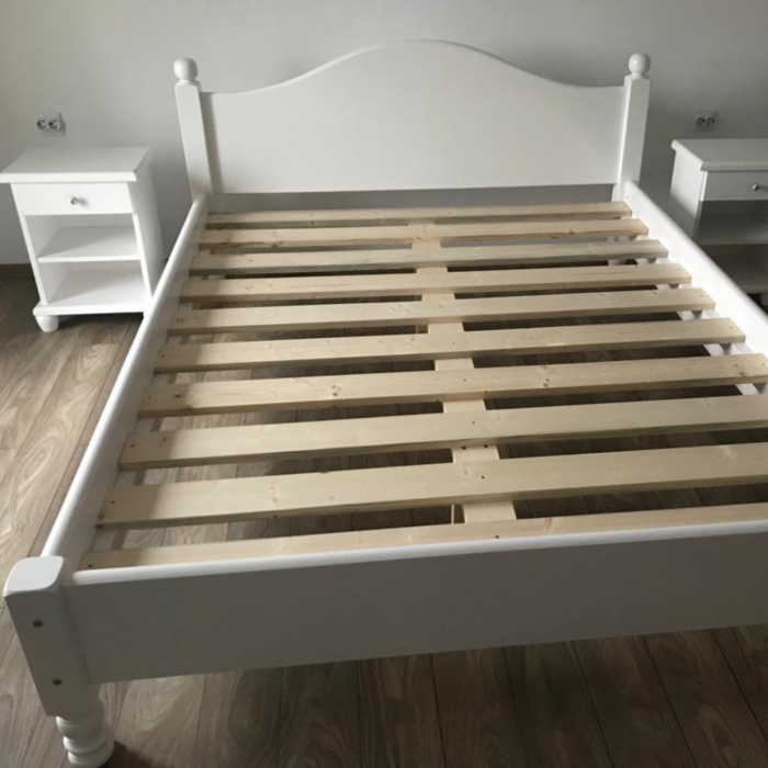 Pat din lemn cu picior strungit si tablie cu semirotund [9]