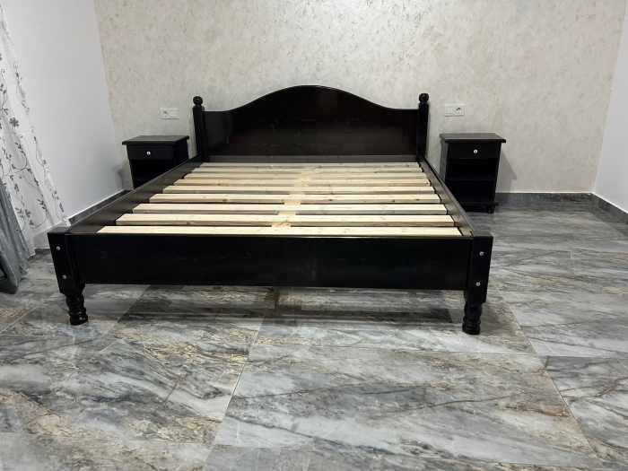 Pat din lemn cu picior strungit si tablie cu semirotund [12]