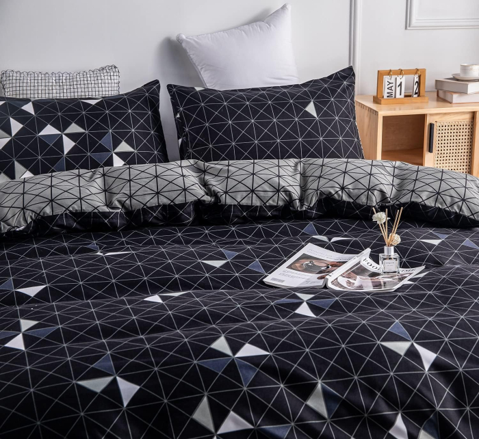 Lenjerie de pat neagra cu model, husa pilota 220x240 cm cu 2 fete perini 80x80 cm [4]