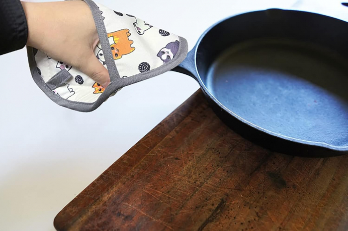Manusi de cuptor, rezistente termic, albe cu model, set 2 bucati [8]