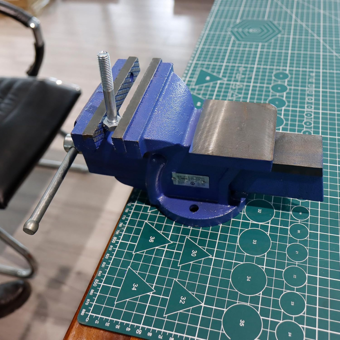 Menghina fixa de banc din aliaj de otel tratat 100 mm [7]