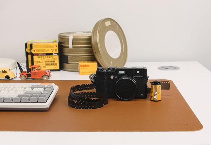 Mouse pad 61x43 cm maro din piele artificiala, impermeabil, moale [3]