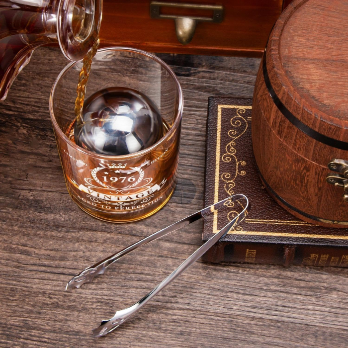 Pahar decolectie pentru  whisky inscriptionat 1974 in cutie de lemn pentru cadou [3]