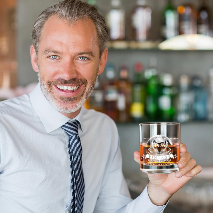 Pahar decolectie pentru  whisky inscriptionat 1974 in cutie de lemn pentru cadou [5]