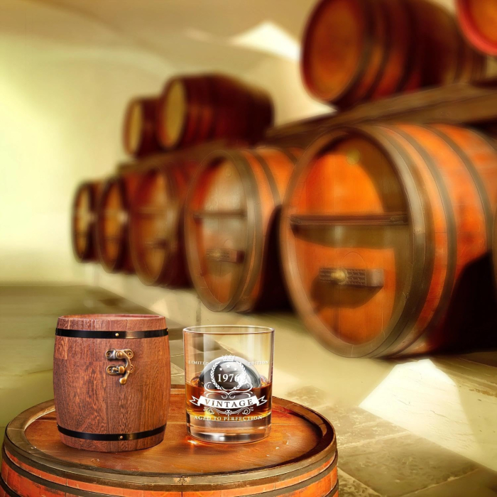 Pahar decolectie pentru  whisky inscriptionat 1974 in cutie de lemn pentru cadou [6]