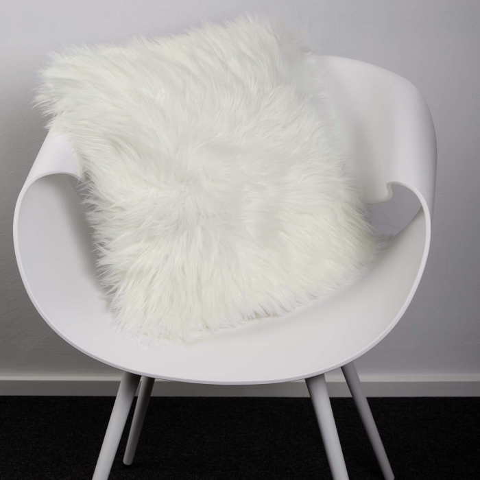 Perina decorativa alba, cu par lung, 60x60 cm [2]