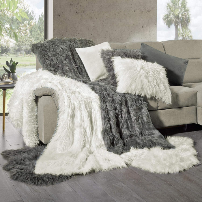 Perina decorativa alba, cu par lung, 60x60 cm [5]