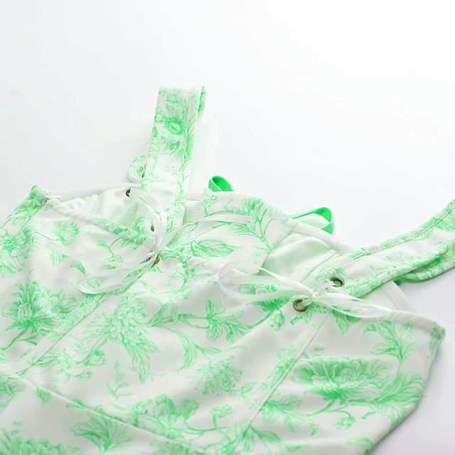 Rochie casual racoroasa, peste genunchi, fara maneci, stransa in talie, alba cu flori verzi 2XL [3]