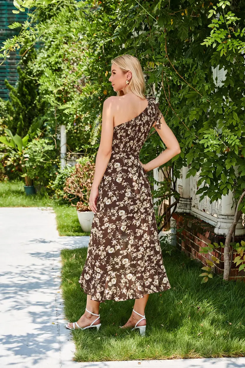Rochie eleganta lunga, pe un umar, cu fante, fără mâneci, L 44, flori pe maro [4]