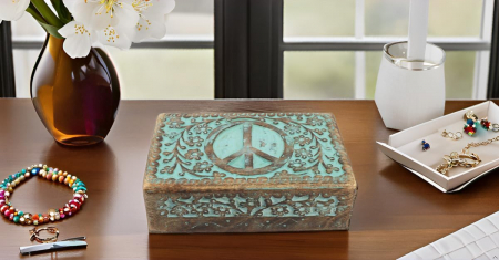 Cutie ornamentala sculptata in lemn maro, urme albastre, 20 x 12 x 6 cm [3]