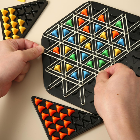 Joc de strategie teritorial pentru 2-4 persoane cu 4 culori [5]