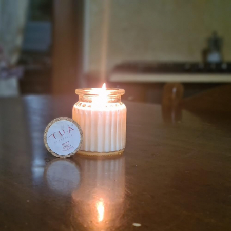 Lumanare parfumata vanilie din ceara de soia 60 gr in borcan de sticla cu capac [3]