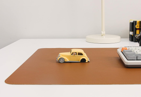 Mouse pad 61x43 cm maro din piele artificiala, impermeabil, moale [1]