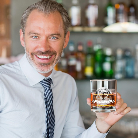 Pahar decolectie pentru  whisky inscriptionat 1974 in cutie de lemn pentru cadou [4]