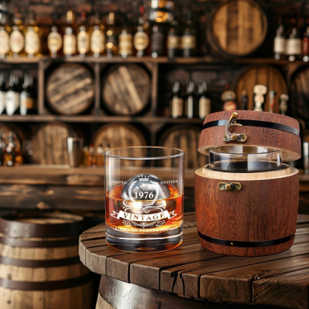 Pahar decolectie pentru  whisky inscriptionat 1974 in cutie de lemn pentru cadou [3]