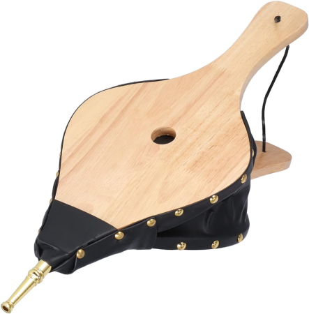 Sisteme de ventilatie - Suflanta din lemn cu burduf pentru intretinerea focului