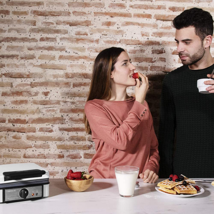Aparat pentru preparat vafe gofre Cecotec Fun Gofrestone Double, 1200W, Termostat ajustabil, Invelis antiaderent [2]