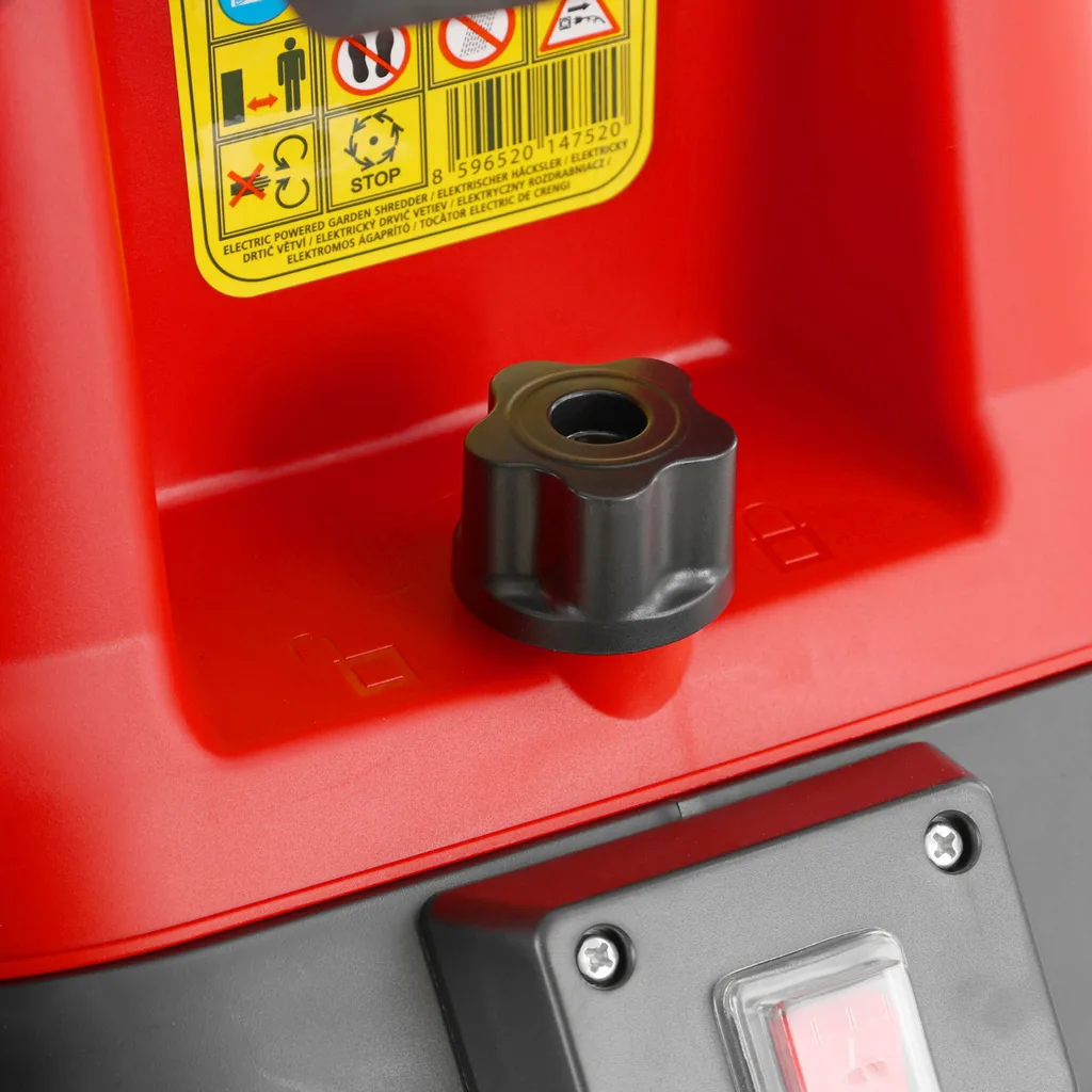 Tocător electric pentru crengi, 3000 W, maxim  4.5 cm, HECHT 630 BOX [7]