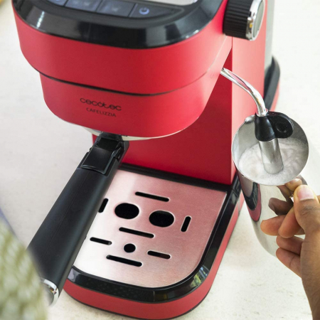 Espressor manual Cecotec Cafelizzia 790 Shiny 1583, 1350 W, Pompa de aburi 20 bar, Sistem de incalzire rapid, Capacitate 1.2 L [1]