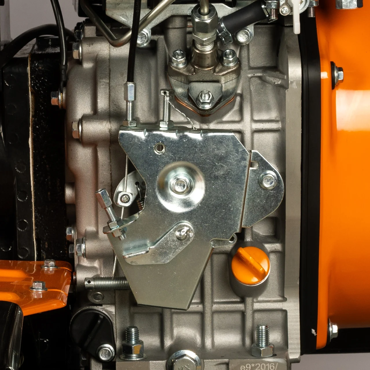 Mini tractor Detoolz, 17cp, 530cc, motor pe motorina 4T, 4X4, 4 viteze, pornire electrica, 2 cutii de viteze [6]